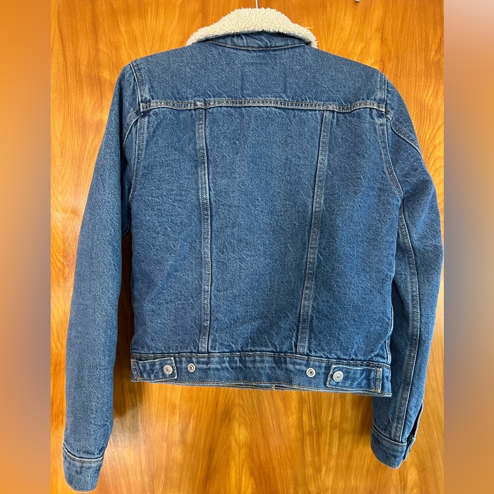 Levi's Women's Classic Blue Jean Jacket with Sherpa Lining - Picture 2 of 4